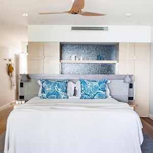 Club Beach Room